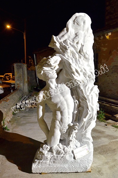 TORANO (Notte e Giorno 2019) - Scultura in marmo "Aronte" di Mega Stone Factory