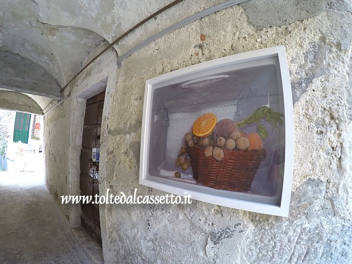 TORANO (Notte e Giorno 2021) - Dipinto "Canestra di frutta 18 pollici" di Lorenzo Maggiani