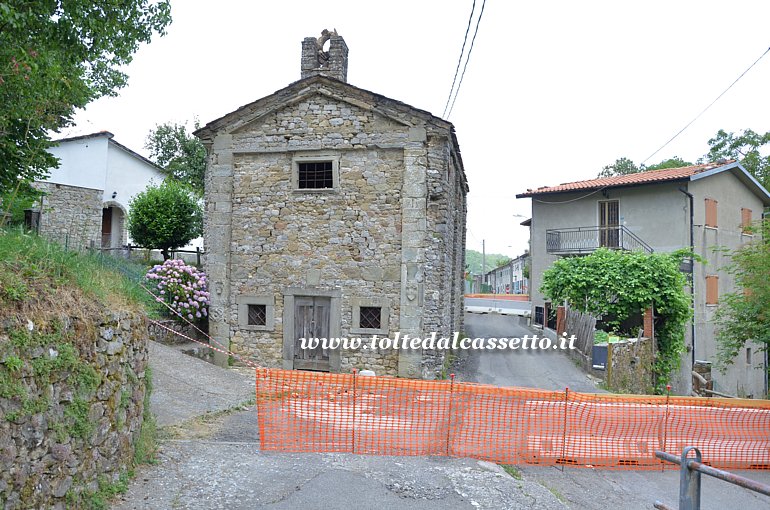 UGLIANCALDO - L'Oratorio di San Rocco lesionato dalle scosse di terremoto del giugno 2013