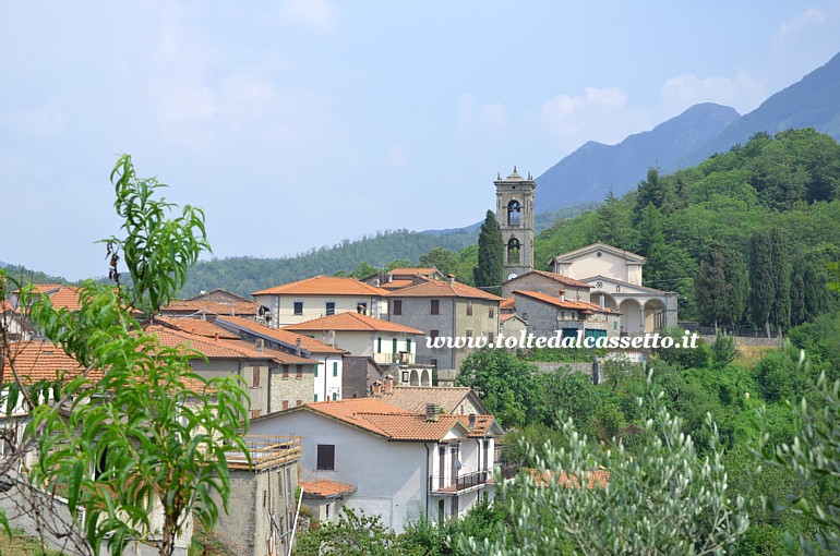 UGLIANCALDO - La Chiesa di Sant'Andrea domina il borgo