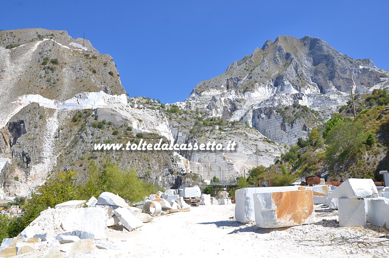 ALPI APUANE - Panoramica delle cave sul versante dei Fantiscritti