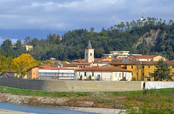 AULLA - Panorama del centro storico con campanile dell'Abbazia di San Caprasio