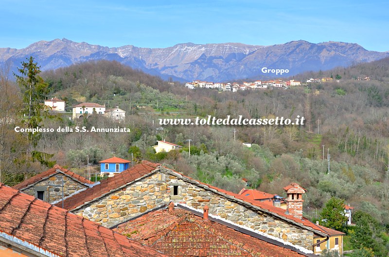 CASTIGLIONE DEL TERZIERE - Dai tetti del centro storico la vista spazia sul borgo di Groppo e il complesso dell'Annunziata