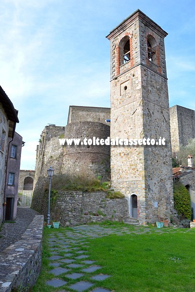 CASTIGLIONE DEL TERZIERE - Scorcio di castello e torre campanaria