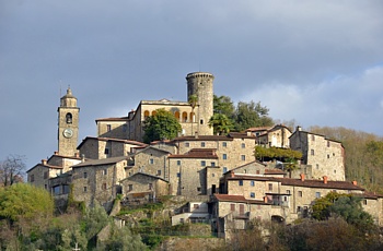 BAGNONE - Il nucleo storico del castello