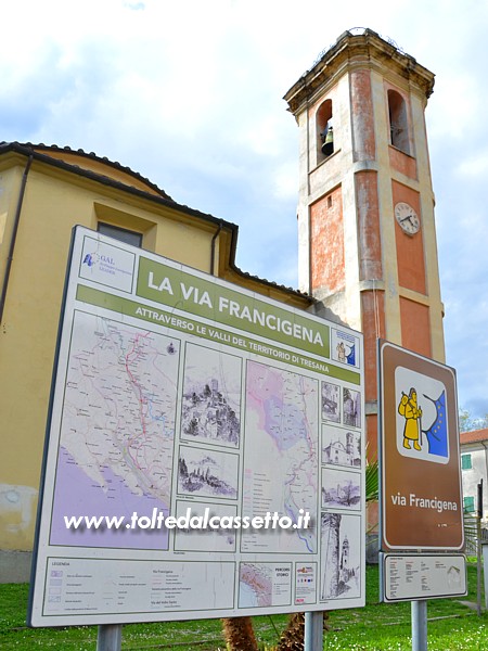 BARBARASCO di TRESANA - Segnaletica della Via Francigena presso la Chiesa dei Santi Quirico e Giulitta