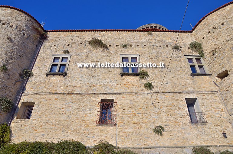 BASTIA di LICCIANA NARDI - Elementi architettonici della facciata ovest del castello