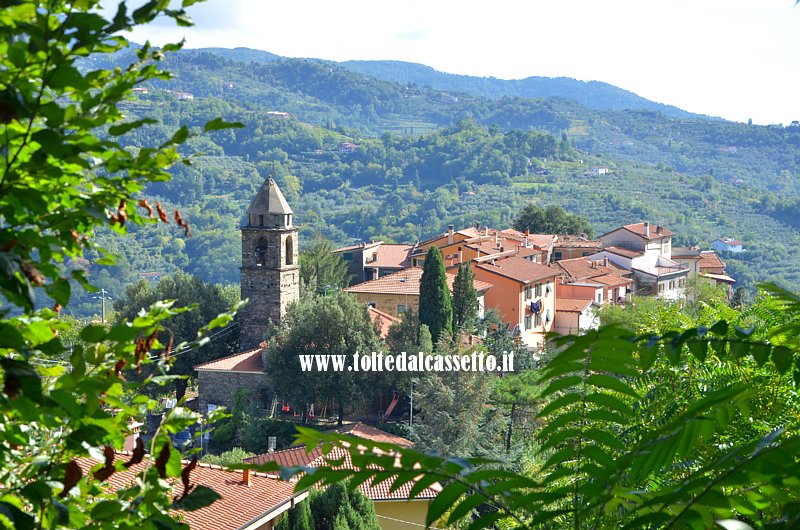 CARIGNANO (frazione di Fosdinovo) - Panorama dal bosco circostante