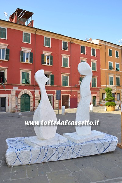 CARRARAMARBLE WEEKS 2015 (Piazza Alberica) - "Amateurs / Amanti" di Michele Monfroni (scultura in marmo)