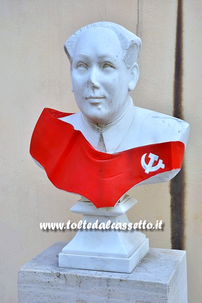 CARRARAMARBLE WEEKS 2015 (Piazza XXVII Aprile) - Busto in marmo raffigurante Mao Tse-Tung (Mao Zedong) presso gli Studi di Scultura Nicoli