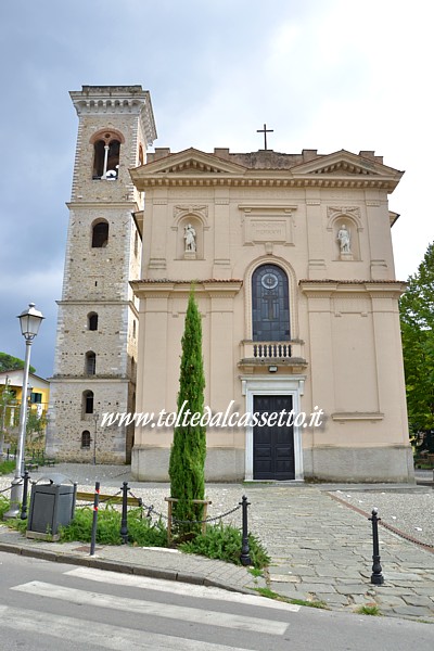 CARRARA (Fossola) - La Chiesa di San Giovanni Battista, i cui lavori di costruzione iniziarono il 23 marzo 1783. L'edificio, progettato dall'arch. Giovanni Matteo Scalabrini, venne battezzato ed aperto al culto il 21 dicembre 1824