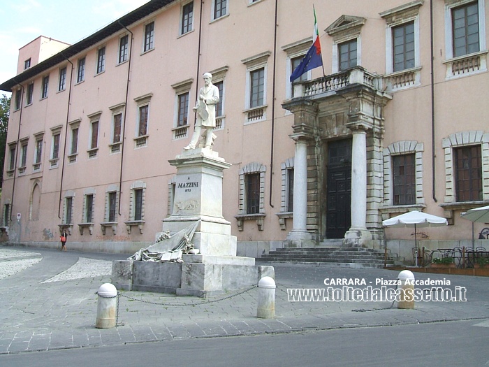 CARRARA - Monumento a Giuseppe Mazzini