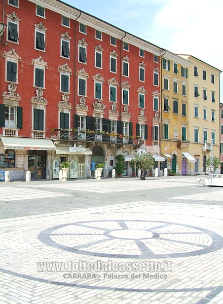 CARRARA - Il Palazzo Del Medico in Piazza Alberica