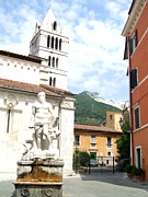 CARRARA (Piazza Duomo) - La statua del Nettuno, scultura di Baccio Bandinelli che originariamente era stata scolpita per onorare la memoria dell'ammiraglio genovese Andrea Doria