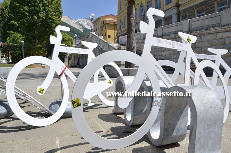 CARRARAMARBLE WEEKS 2013 (Piazza Gramsci) - Staminal Stone "Carpet" e "Ciottolo" - Designer: Roberto Giacomucci