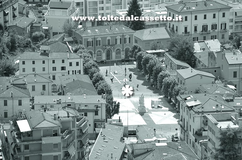 CARRARA - Panoramica dall'alto di Piazza XXVII Aprile