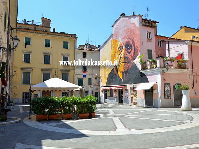 CARRARA - Vista panoramica di Piazza delle Erbe