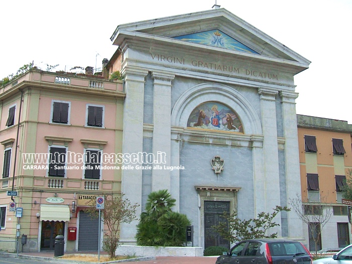 CARRARA - Facciata in marmo del Santuario della Madonna delle Grazie alla Lugnola