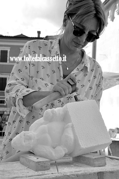 CARRARA (7 Simposio Internazionale di Scultura a mano) - L'artista romana Silvia Scaringella