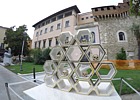 WHITE CARRARA 2024 (Design is Back) - Scultura in marmo calacatta "Exagon" di Eugenio Biselli