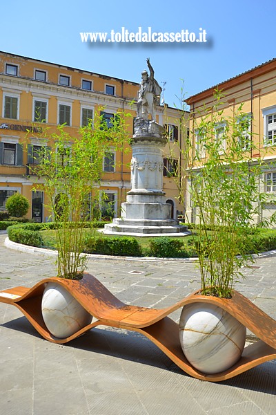 WHITE CARRARA 2026 (Design Lives in The City) - Scultura "Aten" disegnata da Andrea Spagnoli nel 2026