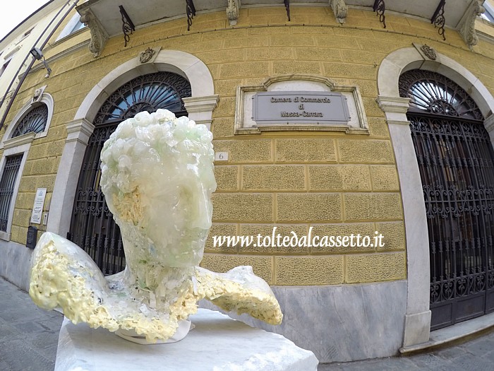 WHITE CARRARA DOWNTOWN 2021 - Scultura "Oltre lo statuario" di Paolo Nicolai