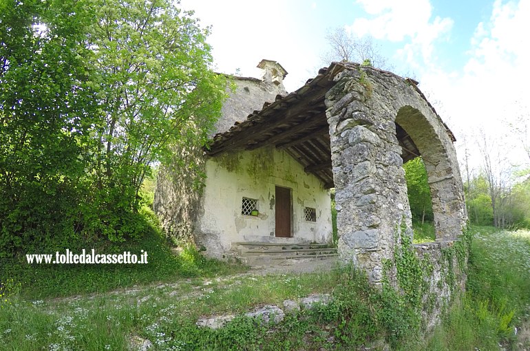 CORTILA DI FIVIZZANO - L'Oratorio della Madonna del Popolo prima dei lavori di restauro