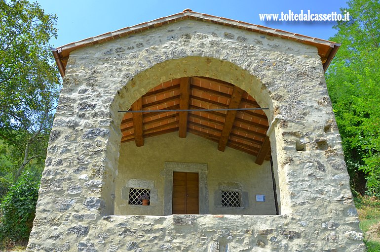 CORTILA DI FIVIZZANO - Il portico dell'Oratorio della Madonna del Popolo dopo i lavori di restauro