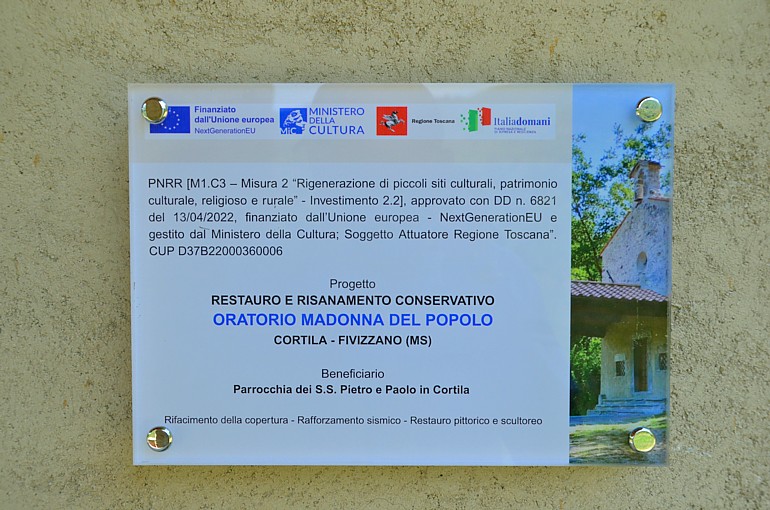 CORTILA DI FIVIZZANO - Targa esplicativa dei lavori effettuati sull'Oratorio della Madonna del Popolo