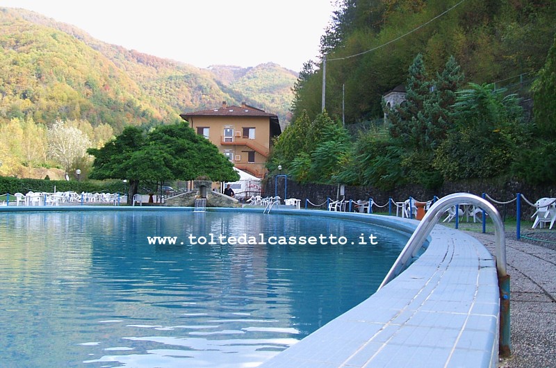 EQUI TERME - Piscina e sorgente dello stabilimento termale