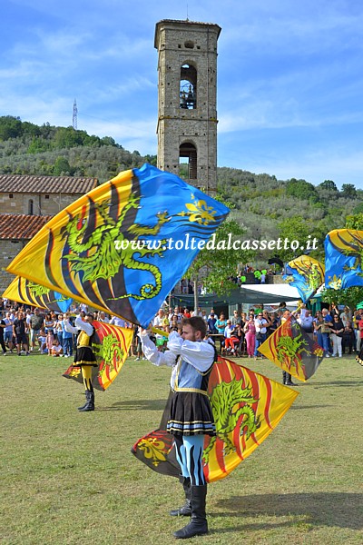 SBANDIERATORI di FIVIZZANO - Movimento di rotazione delle bandiere