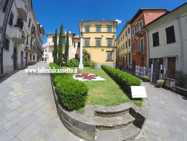 FIVIZZANO - Il giglio di Piazza Marzocco