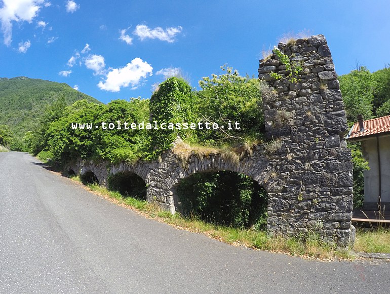 IERA di BAGNONE - Resti di acquedotto romano