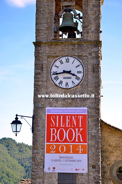 MONTEREGGIO - Logo del "Silent Book Contest 2014" piazzato sul campanile dell'antica Chiesa di Sant'Apollinare