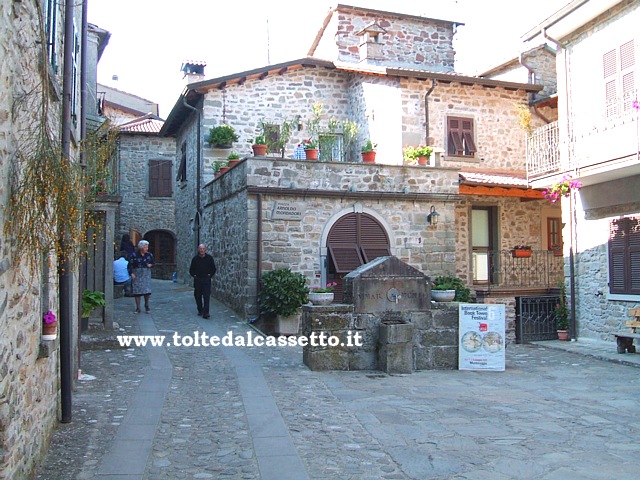 MONTEREGGIO - Piazza Arnoldo Mondadori