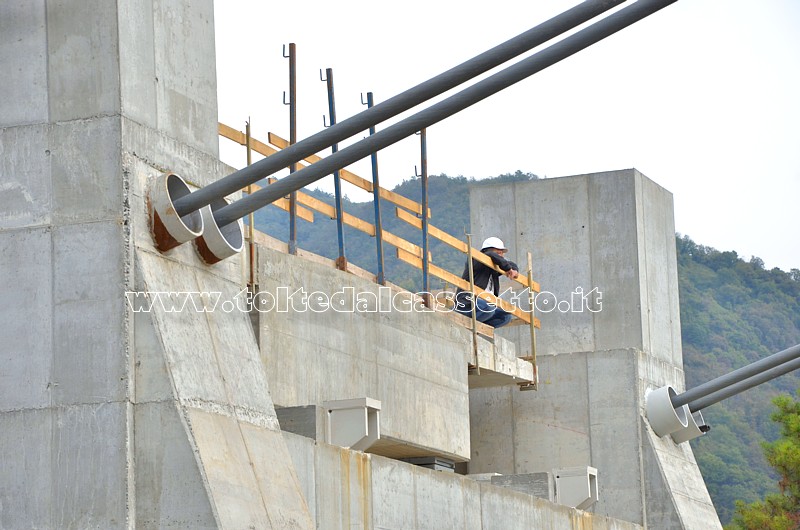 PONTE di STADANO (17 ottobre 2016) - Blocco di fondazione in cemento armato lato pilone minore