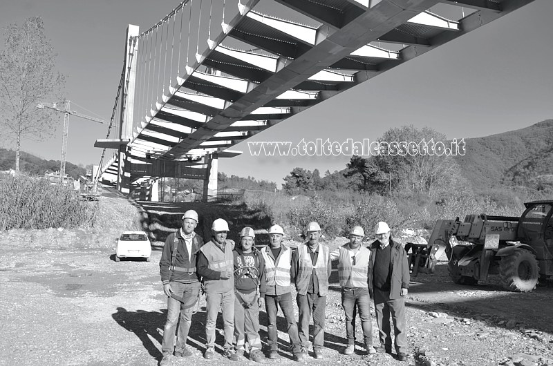 PONTE di STADANO (29 ottobre 2016) - Foto di gruppo alla chiusura del piano stradale