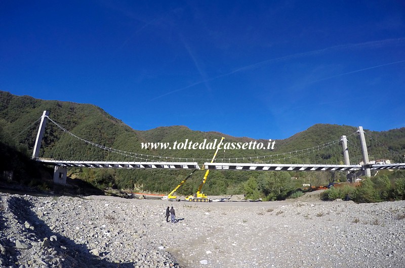 PONTE di STADANO (29 ottobre 2016) - Il profilo della struttura ripreso dal letto del fiume Magra