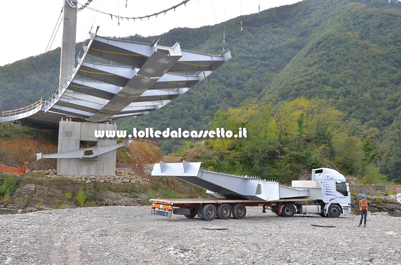 PONTE di STADANO (17 ottobre 2016) - Trasporto dei moduli in acciaio tramite TIR