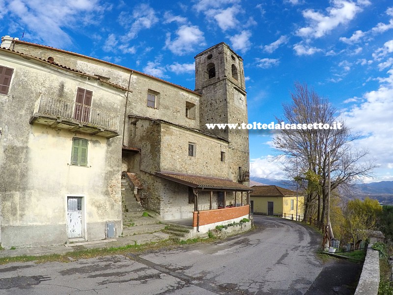 OLIVOLA di AULLA - Scorcio col campanile della Chiesa di San Michele