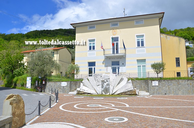 PODENZANA (Piazza Don Bartolino Bertacchini) - Il Palazzo Comunale