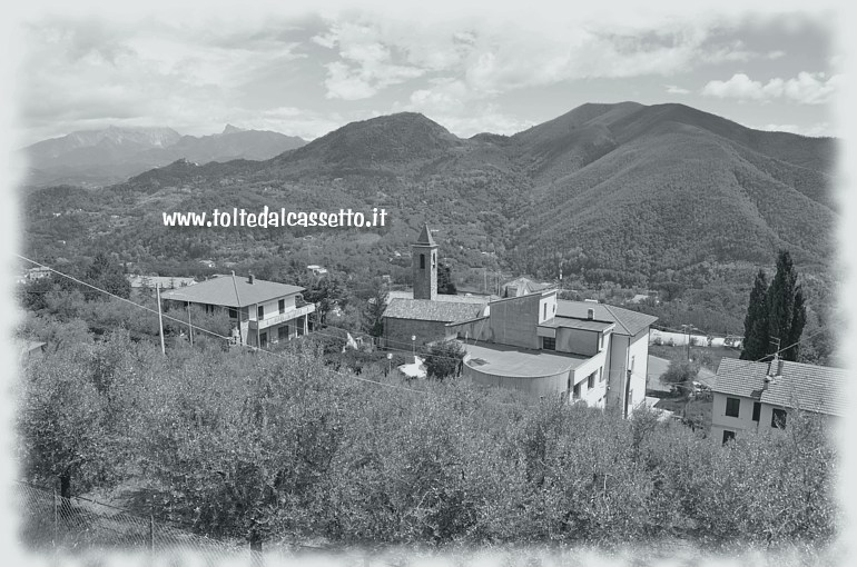 PODENZANA - Paesaggio con Alpi Apuane e Monte Grosso