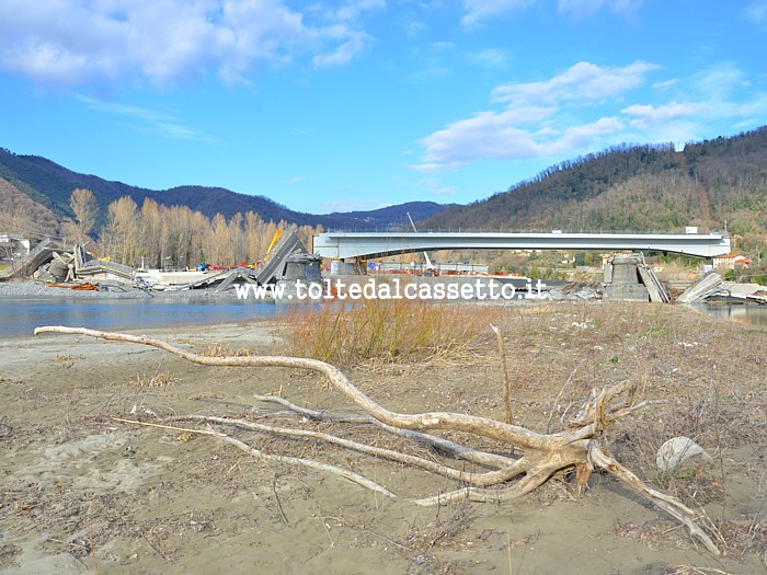 CAPRIGLIOLA - La prima campata del nuovo ponte sul Magra