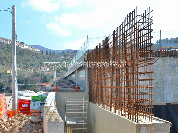 ALBIANO MAGRA - Lavorazioni per l'allestimento delle due passerelle del ponte