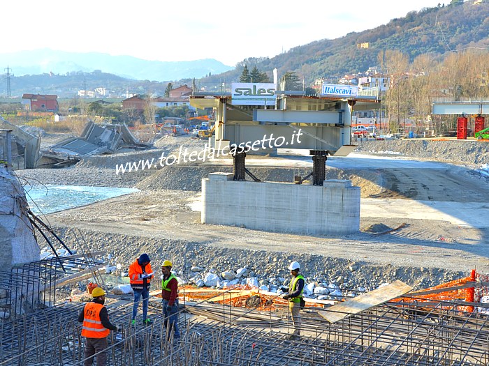 CAPRIGLIOLA - Operai al lavoro sulle armature