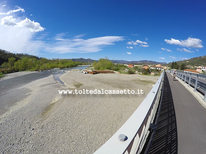 ALBIANO - Il letto del Magra sgombro dalle macerie del vecchio ponte crollato l'8 aprile 2020