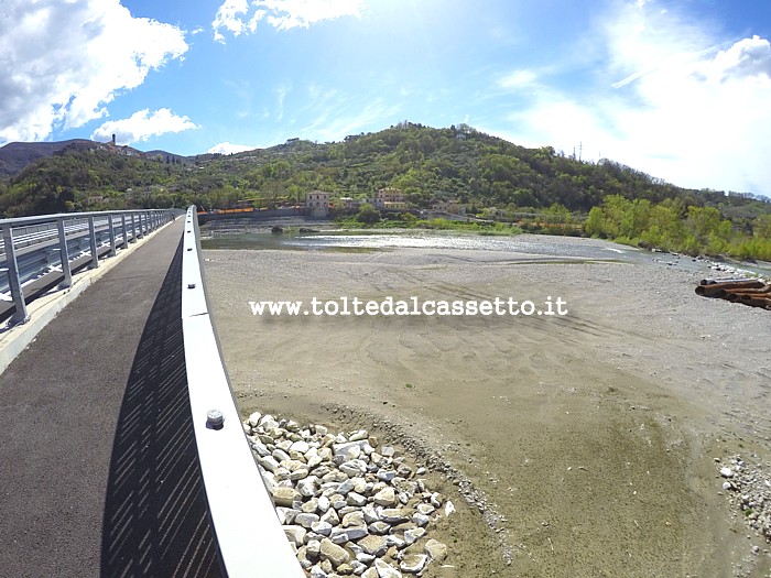 CAPRIGLIOLA - Il letto del Magra sgombro dalle macerie del vecchio ponte sul Magra crollato l'8 aprile 2020