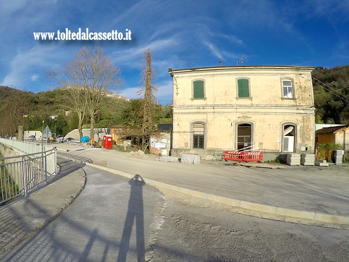 BETTOLA DI CAPRIGLIOLA - L'area di fronte alla ex stazione ferroviaria durante i lavori di riqualificazione