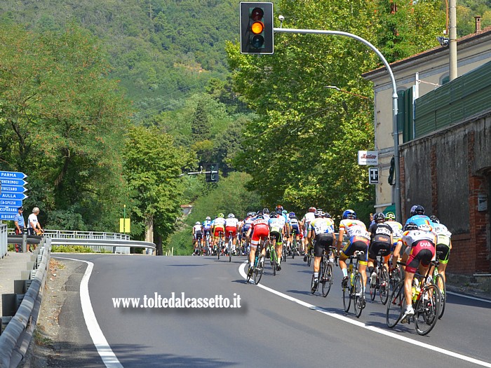 BETTOLA DI CAPRIGLIOLA - Il vecchio incrocio tra la Strada Statale n� 330 e la Strada Statale n� 62