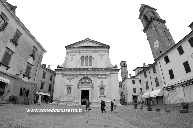 PONTREMOLI - Piazza Duomo